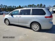 ✅ 2014 Toyota Sienna LE • VIN: 5TDJK3DC6ES073995 • Lot: 92179905. Wystawiony na Copart z przebiegiem 198 606 mil. Bezpłatny archiwum sprzedaży aukcyjnych z USA i szczegółowy raport historii pojazdu na DreamBid. Zdjęcie 2.