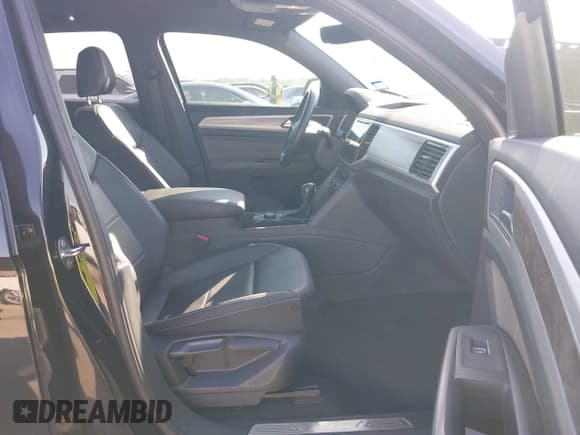 ✅ 2022 Volkswagen Atlas SE • VIN: 1V2KC2CA5NC205401 • Lot: 43392390. Listed on IAAI with 52,497 mi. Free auction sales archive from the USA and detailed vehicle history report at DreamBid. Image 5.