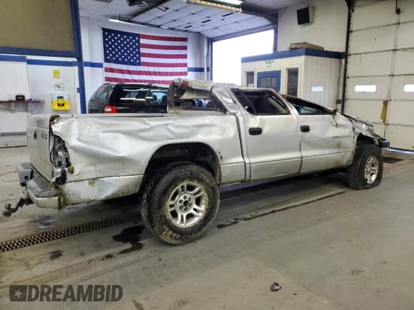 ✅ 2002 Dodge Dakota Sport • VIN: 1B7HG38NX2S509746 • Lot: 87681985. Wystawiony na Copart z przebiegiem Nie podano. Bezpłatny archiwum sprzedaży aukcyjnych z USA i szczegółowy raport historii pojazdu na DreamBid. Zdjęcie 3.