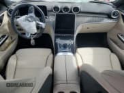 ✅ 2024 Mercedes-Benz C 300 • VIN: W1KAF4GB1RR185434 • Lot: 86487405. Wystawiony na Copart z przebiegiem Nie podano. Bezpłatny archiwum sprzedaży aukcyjnych z USA i szczegółowy raport historii pojazdu na DreamBid. Zdjęcie 8.