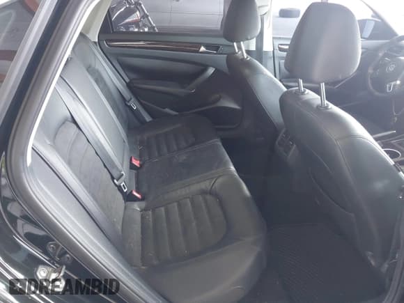 ✅ 2014 Volkswagen Passat SEL Premium • VIN: 1VWCN7A31EC003248 • Lot: 42632993. Listed on IAAI with 156,154 mi. Free auction sales archive from the USA and detailed vehicle history report at DreamBid. Image 8.