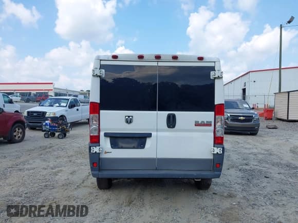 ✅ 2016 Ram ProMaster Cargo • VIN: 3C6TRVAG3GE111100 • Lot: 43040478. Wystawiony na IAAI z przebiegiem 166 101 mil. Bezpłatny archiwum sprzedaży aukcyjnych z USA i szczegółowy raport historii pojazdu na DreamBid. Zdjęcie 17.