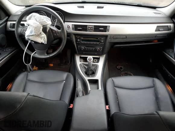 2006 BMW 3 Series 325i z VIN WBAVB13556KR56078, wystawiony jako Copart lot #78587984 z przebiegiem 165 240 mil mil oraz Czysty tytuł • Clean title. Historia ofert i sprzedaży dostępna na DreamBid. Obrazek 8.