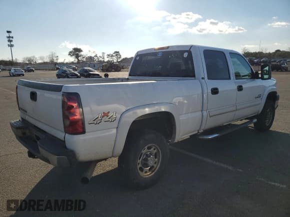 ✅ 2006 Chevrolet Silverado 2500HD LT1 • VIN: 1GCHK23D26F196410 • Lot: 89073185. Wystawiony na Copart z przebiegiem 491 323 mil. Bezpłatny archiwum sprzedaży aukcyjnych z USA i szczegółowy raport historii pojazdu na DreamBid. Zdjęcie 3.