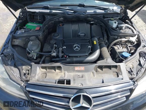 ✅ 2013 Mercedes-Benz C 250 Sport • VIN: WDDGF4HB5DA869063 • Lot: 42740089. Wystawiony na IAAI z przebiegiem 141 781 mil. Bezpłatny archiwum sprzedaży aukcyjnych z USA i szczegółowy raport historii pojazdu na DreamBid. Zdjęcie 10.