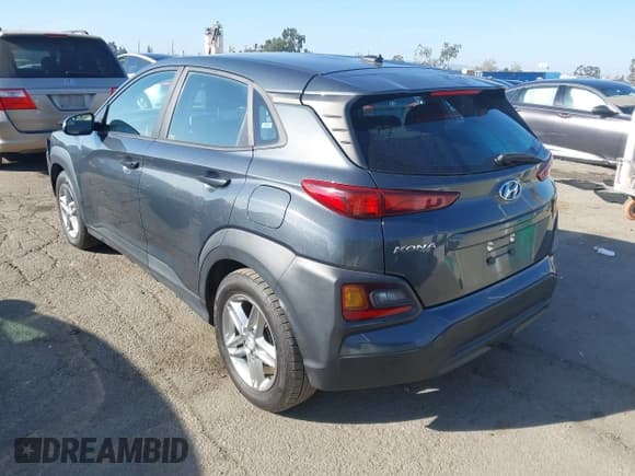 ✅ 2020 Hyundai Kona SE • VIN: KM8K12AA6LU540132 • Lot: 43400901. Wystawiony na IAAI z przebiegiem 67 856 mil. Bezpłatny archiwum sprzedaży aukcyjnych z USA i szczegółowy raport historii pojazdu na DreamBid. Zdjęcie 3.