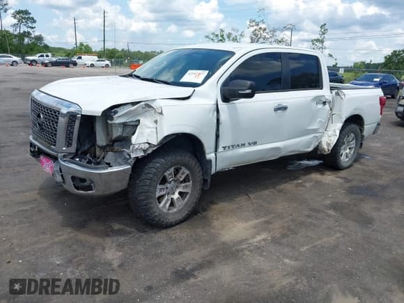 ✅ 2018 Nissan Titan S • VIN: 1N6AA1EJ9JN532437 • Lot: 42597777. Wystawiony na IAAI z przebiegiem 140 469 mil. Bezpłatny archiwum sprzedaży aukcyjnych z USA i szczegółowy raport historii pojazdu na DreamBid. Zdjęcie 2.