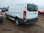 ✅ 2018 Ford Transit • VIN: 1FTYR1ZM6JKB17933 • Lot: 41777624. Wystawiony na IAAI z przebiegiem 225 123 mil. Bezpłatny archiwum sprzedaży aukcyjnych z USA i szczegółowy raport historii pojazdu na DreamBid. Zdjęcie 3.