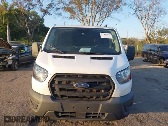 ✅ 2020 Ford Transit Cargo • VIN: 1FTBR1Y81LKB45460 • Lot: 41496961. Wystawiony na IAAI z przebiegiem 45 534 mil. Bezpłatny archiwum sprzedaży aukcyjnych z USA i szczegółowy raport historii pojazdu na DreamBid. Zdjęcie 12.