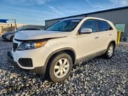 ✅ 2013 Kia Sorento LX • VIN: 5XYKT3A11DG334658 • Lot: 92105395. Wystawiony na Copart z przebiegiem 39 505 mil. Bezpłatny archiwum sprzedaży aukcyjnych z USA i szczegółowy raport historii pojazdu na DreamBid. Zdjęcie 1.