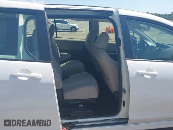 ✅ 2013 Mazda 5 Touring • VIN: JM1CW2CL8D0153437 • Lot: 42181891. Wystawiony na IAAI z przebiegiem 118 610 mil. Bezpłatny archiwum sprzedaży aukcyjnych z USA i szczegółowy raport historii pojazdu na DreamBid. Zdjęcie 8.