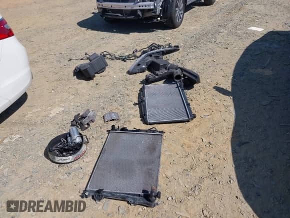 2013 Hyundai Azera z VIN KMHFH4JG9DA330074, wystawiony jako IAAI lot #41975579 z przebiegiem Nie podano mil oraz . Historia ofert i sprzedaży dostępna na DreamBid. Obrazek 11.