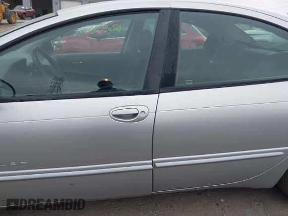 ✅ 2001 Chrysler Concorde LX • VIN: 2C3HD46R51H542636 • Lot: 42652071. Wystawiony na IAAI z przebiegiem 73 429 mil. Bezpłatny archiwum sprzedaży aukcyjnych z USA i szczegółowy raport historii pojazdu na DreamBid. Zdjęcie 14.