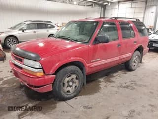 ✅ 2004 Chevrolet Blazer LS • VIN: 1GNDT13X34K157353 • Lot: 41089017. Wystawiony na IAAI z przebiegiem 104 539 mil. Bezpłatny archiwum sprzedaży aukcyjnych z USA i szczegółowy raport historii pojazdu na DreamBid. Zdjęcie 2.