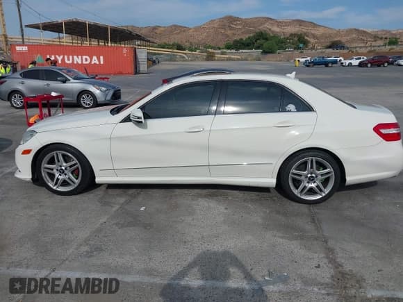 ✅ 2011 Mercedes-Benz E 350 Luxury • VIN: WDDHF5GB5BA325865 • Lot: 43098351. Listed on IAAI with 155,634 mi. Free auction sales archive from the USA and detailed vehicle history report at DreamBid. Image 14.
