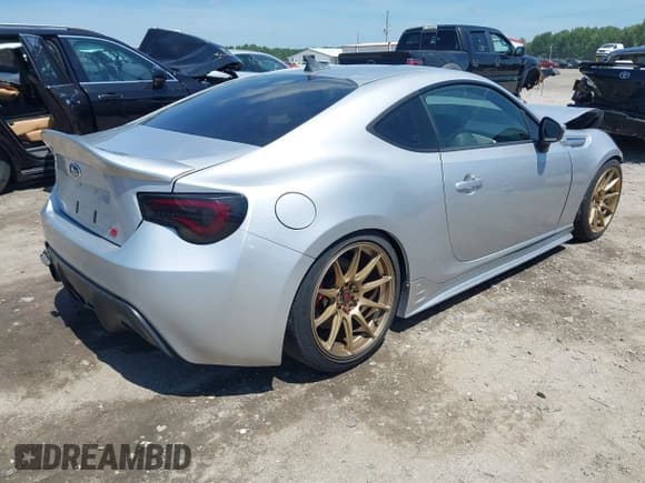 ✅ 2013 Subaru BRZ Limited • VIN: JF1ZCAC13D1609176 • Lot: 42527523. Wystawiony na IAAI z przebiegiem 83 689 mil. Bezpłatny archiwum sprzedaży aukcyjnych z USA i szczegółowy raport historii pojazdu na DreamBid. Zdjęcie 4.