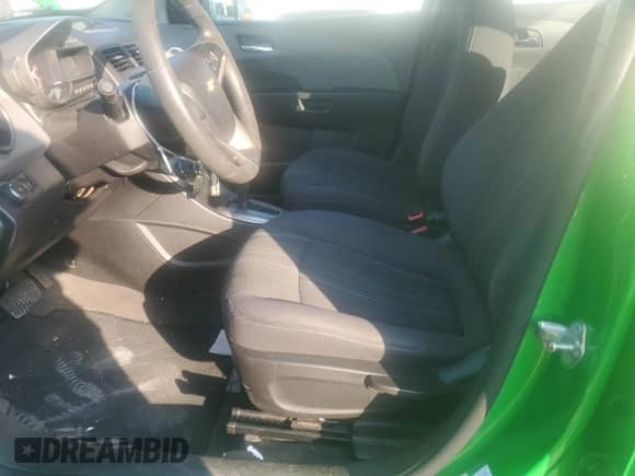 ✅ 2015 Chevrolet Sonic LT • VIN: 1G1JC5SB3F4132963 • Lot: 71799025. Wystawiony na Copart z przebiegiem 76 689 mil. Bezpłatny archiwum sprzedaży aukcyjnych z USA i szczegółowy raport historii pojazdu na DreamBid. Zdjęcie 7.