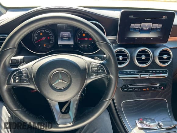 ✅ 2017 Mercedes-Benz GLC 300 • VIN: WDC0J4KB9HF211266 • Lot: 71502675. Listed on Copart with 150,087 mi. Free auction sales archive from the USA and detailed vehicle history report at DreamBid. Image 7.