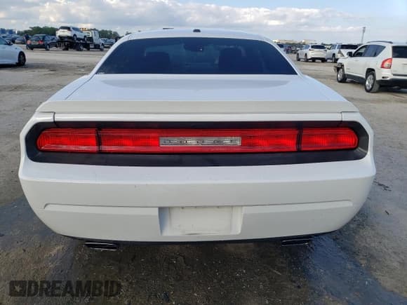 ✅ 2014 Dodge Challenger SXT • VIN: 2C3CDYAG7EH209786 • Lot: 80151564. Wystawiony na Copart z przebiegiem 129 689 mil. Bezpłatny archiwum sprzedaży aukcyjnych z USA i szczegółowy raport historii pojazdu na DreamBid. Zdjęcie 6.