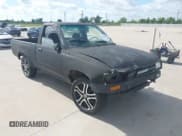 ✅ 1990 Toyota Pickup • VIN: JT4RN81A3L0045985 • Lot: 42809842. Wystawiony na IAAI z przebiegiem 221 601 mil. Bezpłatny archiwum sprzedaży aukcyjnych z USA i szczegółowy raport historii pojazdu na DreamBid. Zdjęcie 1.