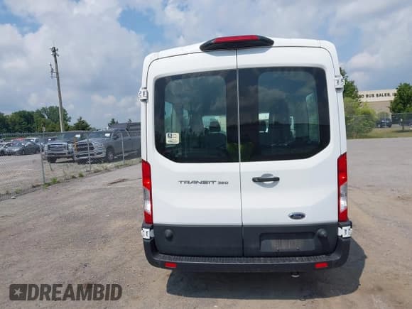 ✅ 2020 Ford Transit Passenger XL • VIN: 1FDAX2C80LKB50479 • Lot: 42681594. Wystawiony na IAAI z przebiegiem 45 179 mil. Bezpłatny archiwum sprzedaży aukcyjnych z USA i szczegółowy raport historii pojazdu na DreamBid. Zdjęcie 16.