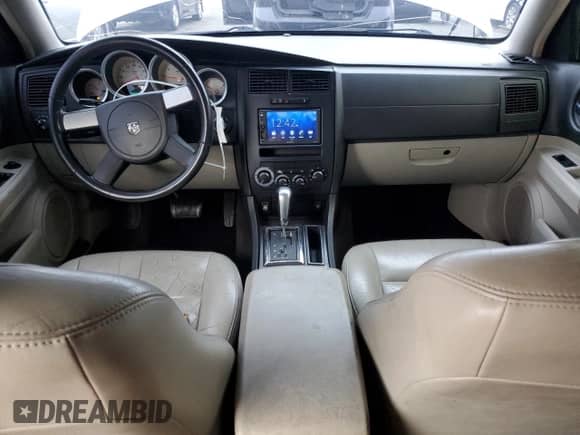 2005 Dodge Magnum RT с VIN 2D4GV58275H124968, выставлен на аукционе Copart как лот 42362325 с пробегом 268 468 миль миль и Списание • Salvage title. История ставок и продаж доступна на DreamBid. Изображение 8.