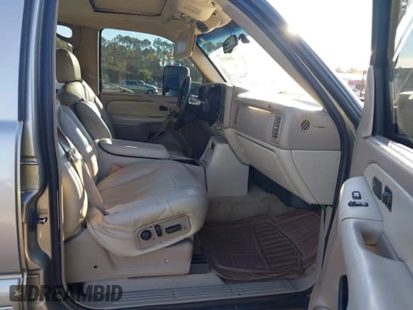 ✅ 2002 Chevrolet Tahoe Z71 • VIN: 1GNEK13ZX2R117803 • Lot: 43602332. Listed on IAAI with 198,787 mi. Free auction sales archive from the USA and detailed vehicle history report at DreamBid. Image 5.