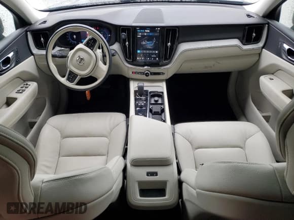 ✅ 2025 Volvo XC60 Plus • VIN: YV4H60RC8S1029786 • Lot: 44979055. Listed on Copart with 17,646 mi. Free auction sales archive from the USA and detailed vehicle history report at DreamBid. Image 8.