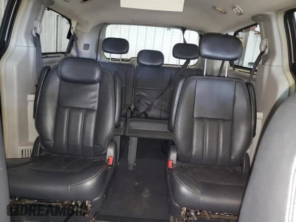 ✅ 2010 Chrysler Town & Country Touring Plus • VIN: 2A4RR8D14AR320910 • Lot: 71674365. Wystawiony na Copart z przebiegiem 209 679 mil. Bezpłatny archiwum sprzedaży aukcyjnych z USA i szczegółowy raport historii pojazdu na DreamBid. Zdjęcie 10.