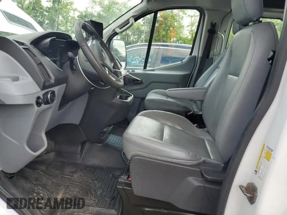 ✅ 2015 Ford Transit Cargo • VIN: 1FTNE1ZM7FKA40687 • Lot: 56940095. Wystawiony na Copart z przebiegiem 318 811 mil. Bezpłatny archiwum sprzedaży aukcyjnych z USA i szczegółowy raport historii pojazdu na DreamBid. Zdjęcie 7.