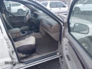 ✅ 2001 Jeep Grand Cherokee Limited • VIN: 1J4GW58N81C520063 • Lot: 43898249. Listed on IAAI with 206,735 mi. Free auction sales archive from the USA and detailed vehicle history report at DreamBid. Image 5.