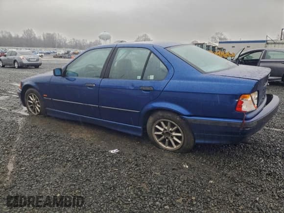 ✅ 1997 BMW 3 Series 318i • VIN: WBACC0327VEK25041 • Lot: 94437345. Listed on Copart with 15,895 mi. Free auction sales archive from the USA and detailed vehicle history report at DreamBid. Image 2.