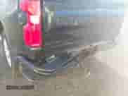 2021 Chevrolet Silverado 1500 Custom z VIN 1GCPYBEKXMZ151393, wystawiony jako IAAI lot #43363589 z przebiegiem 161 635 mil mil oraz . Historia ofert i sprzedaży dostępna na DreamBid. Obrazek 6.