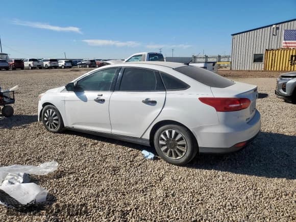 ✅ 2015 Ford Focus S • VIN: 1FADP3E20FL321834 • Lot: 93089045. Listed on Copart with 221,648 mi. Free auction sales archive from the USA and detailed vehicle history report at DreamBid. Image 2.