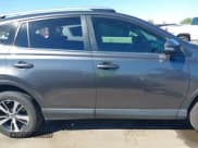 ✅ 2018 Toyota RAV4 XLE • VIN: JTMWFREV6JJ739192 • Lot: 43354082. Wystawiony na IAAI z przebiegiem 69 384 mil. Bezpłatny archiwum sprzedaży aukcyjnych z USA i szczegółowy raport historii pojazdu na DreamBid. Zdjęcie 14.