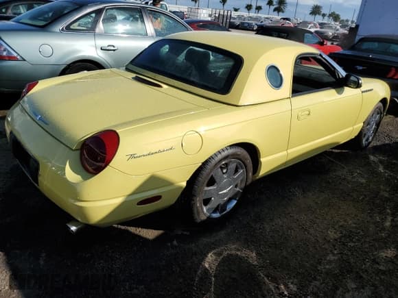✅ 2002 Ford Thunderbird Hardtop Premium • VIN: 1FAHP60A72Y107115 • Lot: 77442974. Wystawiony na Copart z przebiegiem Nie podano. Bezpłatny archiwum sprzedaży aukcyjnych z USA i szczegółowy raport historii pojazdu na DreamBid. Zdjęcie 3.