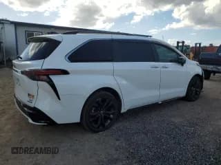 ✅ 2022 Toyota Sienna XSE • VIN: 5TDDRKEC5NS133153 • Lot: 87106715. Listed on Copart with 102,824 mi. Free auction sales archive from the USA and detailed vehicle history report at DreamBid. Image 3.