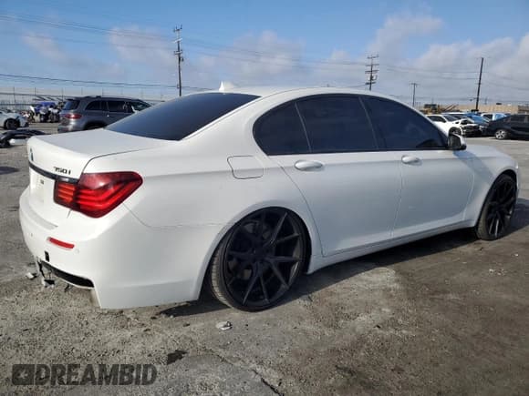 ✅ 2014 BMW 7 Series 750i • VIN: WBAYA8C53ED499850 • Lot: 43049625. Wystawiony na Copart z przebiegiem 85 780 mil. Bezpłatny archiwum sprzedaży aukcyjnych z USA i szczegółowy raport historii pojazdu na DreamBid. Zdjęcie 3.