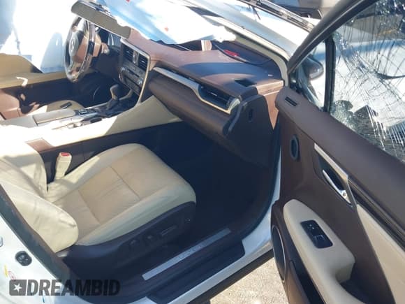 ✅ 2017 Lexus RX 450h • VIN: 2T2BGMCA2HC014141 • Lot: 43608104. Wystawiony na IAAI z przebiegiem 73 276 mil. Bezpłatny archiwum sprzedaży aukcyjnych z USA i szczegółowy raport historii pojazdu na DreamBid. Zdjęcie 5.