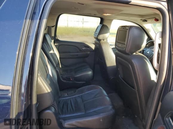 ✅ 2009 Chevrolet Suburban 2LT • VIN: 1GNFK26349R267384 • Lot: 82778755. Listed on Copart with 250,333 mi. Free auction sales archive from the USA and detailed vehicle history report at DreamBid. Image 11.