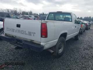 1998 Chevrolet Silverado 2500 z VIN 1GCGC24RXWZ241904, wystawiony jako IAAI lot #40922907 z przebiegiem 314 400 mil mil oraz . Historia ofert i sprzedaży dostępna na DreamBid. Obrazek 4.