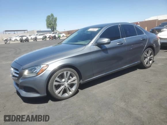 ✅ 2017 Mercedes-Benz C 300 • VIN: 55SWF4JB0HU185193 • Lot: 61036025. Wystawiony na Copart z przebiegiem 128 352 mil. Bezpłatny archiwum sprzedaży aukcyjnych z USA i szczegółowy raport historii pojazdu na DreamBid. Zdjęcie 1.