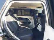 ✅ 2023 Land Rover Range Rover SE • VIN: SALKP9FU5PA039621 • Lot: 43460912. Wystawiony na IAAI z przebiegiem 41 233 mil. Bezpłatny archiwum sprzedaży aukcyjnych z USA i szczegółowy raport historii pojazdu na DreamBid. Zdjęcie 8.