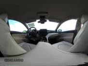 ✅ 2023 Toyota Camry Hybrid XLE • VIN: 4T1F31AK2PU053515 • Lot: 43695853. Wystawiony na IAAI z przebiegiem 16 894 mil. Bezpłatny archiwum sprzedaży aukcyjnych z USA i szczegółowy raport historii pojazdu na DreamBid. Zdjęcie 19.