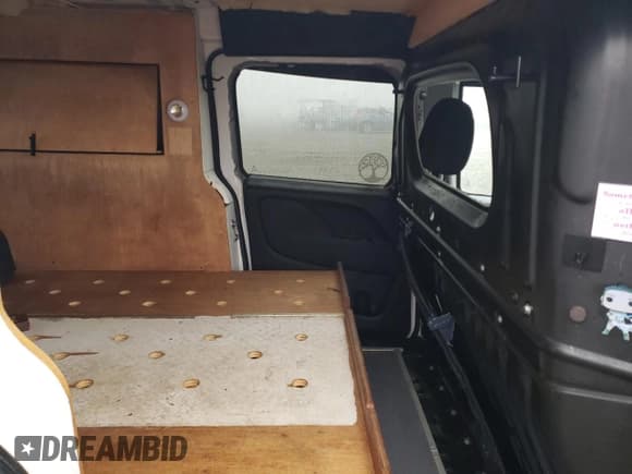 ✅ 2018 Ram ProMaster City Passenger SLT • VIN: ZFBERFBB3J6L16958 • Lot: 82562424. Wystawiony na Copart z przebiegiem 86 216 mil. Bezpłatny archiwum sprzedaży aukcyjnych z USA i szczegółowy raport historii pojazdu na DreamBid. Zdjęcie 10.