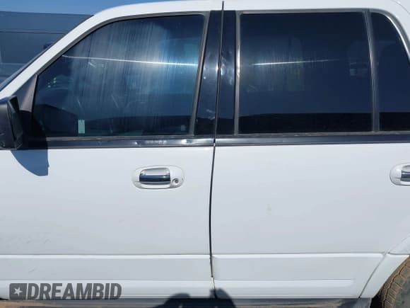 ✅ 2015 Ford Expedition XLT • VIN: 1FMJU1JT9FEF25413 • Lot: 42727561. Wystawiony na IAAI z przebiegiem 193 740 mil. Bezpłatny archiwum sprzedaży aukcyjnych z USA i szczegółowy raport historii pojazdu na DreamBid. Zdjęcie 14.