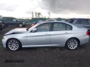 ✅ 2011 BMW 3 Series 328i xDrive • VIN: WBAPK5G5XBNN26954 • Lot: 43084396. Listed on IAAI with 98,552 mi. Free auction sales archive from the USA and detailed vehicle history report at DreamBid. Image 14.