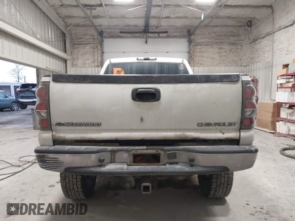 ✅ 2005 Chevrolet Silverado 2500HD LS • VIN: 1GCHK23275F823812 • Lot: 43520231. Wystawiony na IAAI z przebiegiem 227 443 mil. Bezpłatny archiwum sprzedaży aukcyjnych z USA i szczegółowy raport historii pojazdu na DreamBid. Zdjęcie 16.