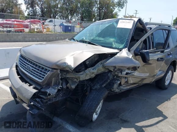 ✅ 2005 Ford Explorer XLT • VIN: 1FMZU63E45UB19641 • Lot: 42812407. Wystawiony na IAAI z przebiegiem 270 532 mil. Bezpłatny archiwum sprzedaży aukcyjnych z USA i szczegółowy raport historii pojazdu na DreamBid. Zdjęcie 6.