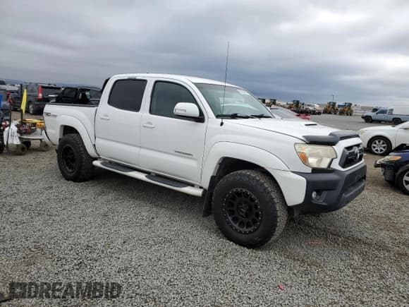 ✅ 2015 Toyota Tacoma PreRunner • VIN: 3TMJU4GNXFM193555 • Lot: 59618485. Listed on Copart with 63,552 mi. Free auction sales archive from the USA and detailed vehicle history report at DreamBid. Image 4.